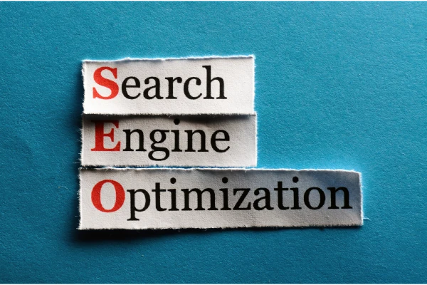 SEO steht für search engine opmtimization, damit die suchmachinen die webseite auch finden